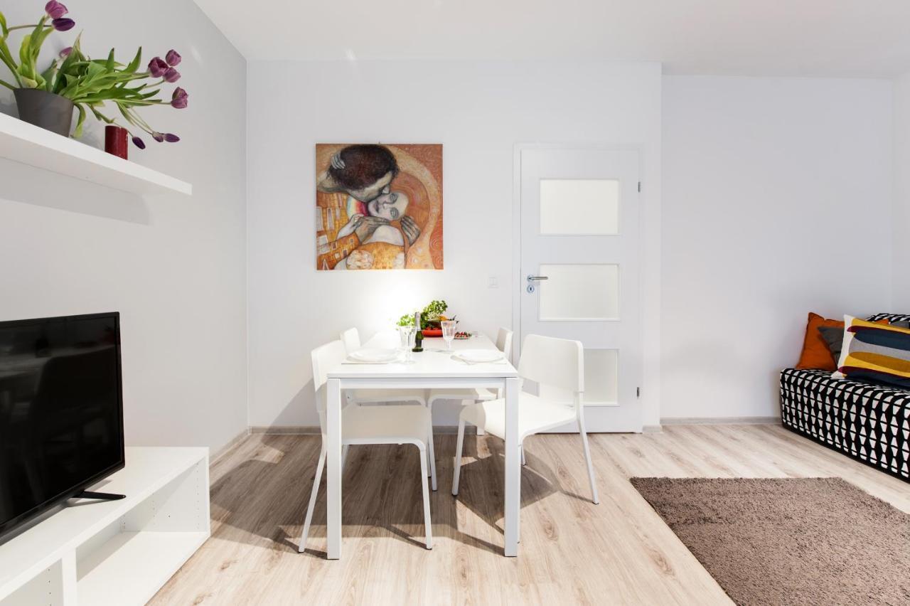 Super Apart Dywizjonu 303 175/8 Warsaw Room photo